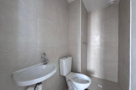 Banheiro Social de apartamento à venda com 2 quartos, 48m² em Recreio dos Bandeirantes, Rio de Janeiro