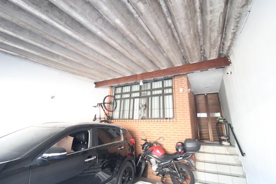 Garagem de casa à venda com 2 quartos, 138m² em Vila dos Andradas, São Paulo