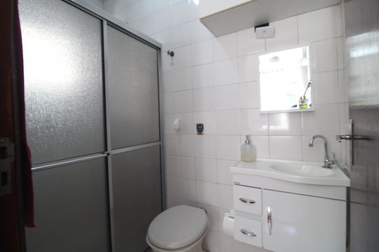 Banheiro da suíte 2 de casa à venda com 2 quartos, 138m² em Vila dos Andradas, São Paulo