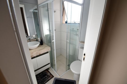 Banheiro de apartamento à venda com 2 quartos, 55m² em Jardim Samambaia, Campinas