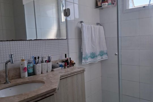 Banheiro de apartamento à venda com 3 quartos, 76m² em Vila Augusta, Guarulhos