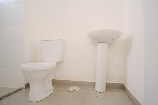 Banheiro de kitnet/studio à venda com 1 quarto, 31m² em Chácara Seis de Outubro, São Paulo