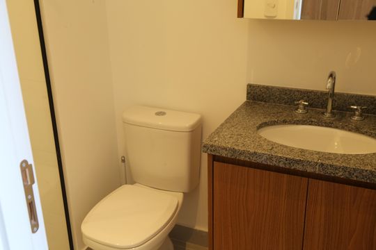 Banheiro de apartamento à venda com 1 quarto, 23m² em Santo Amaro, São Paulo