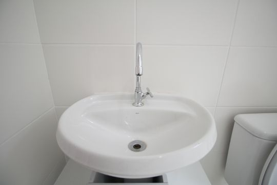 Banheiro - torneira de apartamento para alugar com 2 quartos, 27m² em Jardim Parque Morumbi, São Paulo