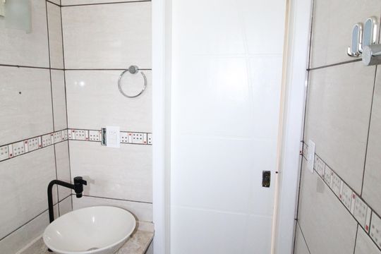 Banheiro de apartamento para alugar com 2 quartos, 53m² em Vila Rossi, São José dos Campos