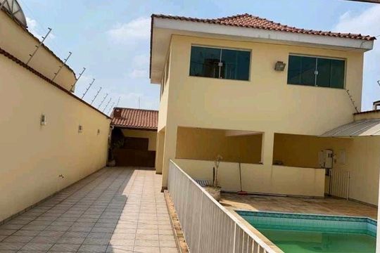Casa à venda com 5 quartos, 363m² em Vila Antonieta, São Paulo