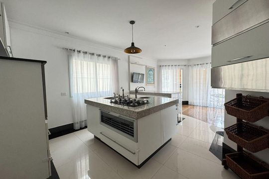 Casa para alugar com 4 quartos, 530m² em São Paulo II, Cotia