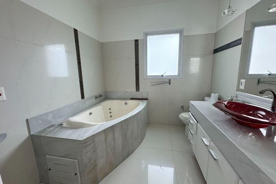 Casa para alugar com 4 quartos, 530m² em São Paulo II, Cotia