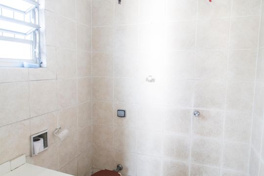 Banheiro da Suíte de casa para alugar com 2 quartos, 100m² em Jardim Mutinga, Barueri
