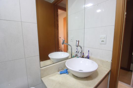 Banheiro social de apartamento à venda com 2 quartos, 67m² em Taquara, Rio de Janeiro
