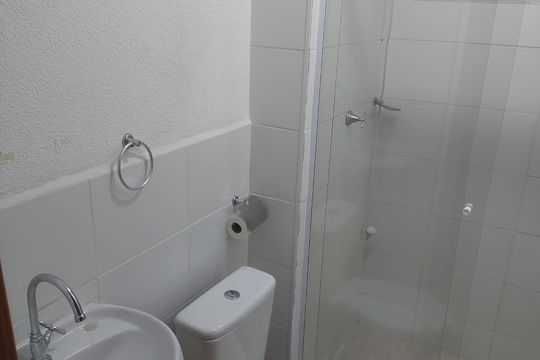 Banheiro de apartamento para alugar com 2 quartos, 42m² em Água Chata, Guarulhos