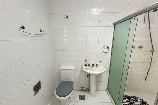 Banheiro de apartamento à venda com 3 quartos, 80m² em Encantado, Rio de Janeiro