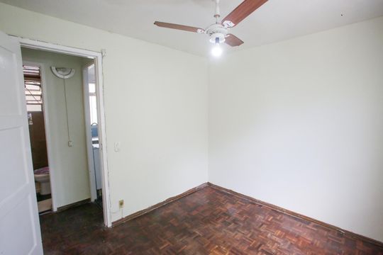 Quarto 2 de apartamento para alugar com 2 quartos, 41m² em Taquara, Rio de Janeiro