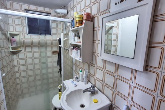 Banheiro  de apartamento à venda com 2 quartos, 66m² em Vaz Lobo, Rio de Janeiro
