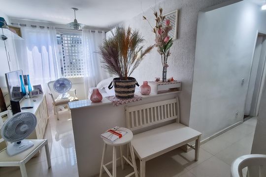Sala  de apartamento à venda com 2 quartos, 66m² em Vaz Lobo, Rio de Janeiro
