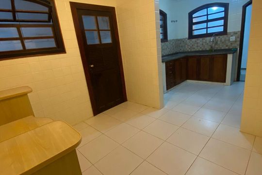 Cozinha de casa à venda com 5 quartos, 272m² em Piratininga, Niterói