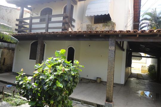 Área externa de casa à venda com 5 quartos, 272m² em Piratininga, Niterói