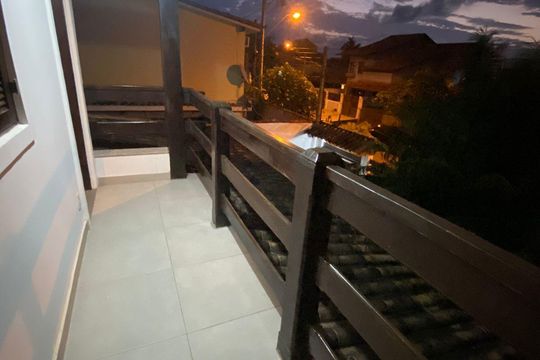 Área externa de casa à venda com 5 quartos, 272m² em Piratininga, Niterói