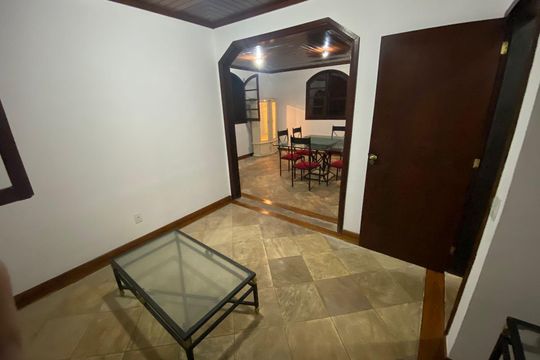 Casa à venda com 5 quartos, 272m² em Piratininga, Niterói