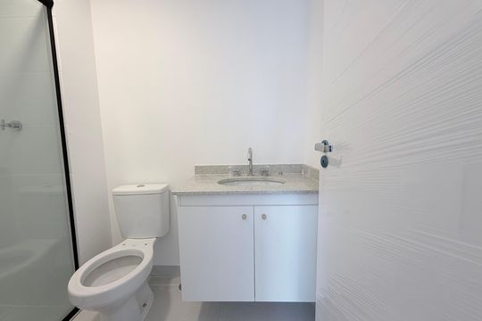 Banheiro de kitnet/studio para alugar com 1 quarto, 30m² em Quarta Parada, São Paulo