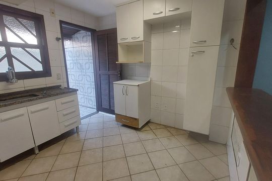 Cozinha de casa de condomínio à venda com 3 quartos, 75m² em Tanque, Rio de Janeiro