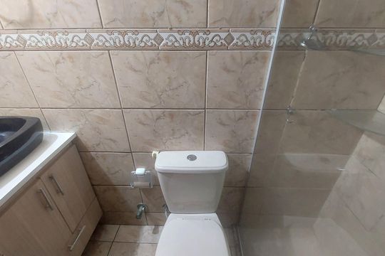 Banheiro de casa de condomínio à venda com 3 quartos, 75m² em Tanque, Rio de Janeiro