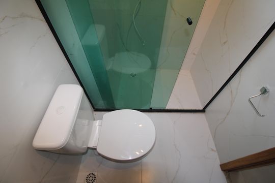 Banheiro de kitnet/studio para alugar com 1 quarto, 27m² em Santana, São Paulo