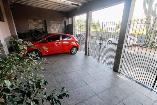 Garagem de casa à venda com 4 quartos, 120m² em Parque Regina, São Paulo
