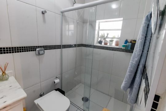 Edicula - Banheiro de casa à venda com 4 quartos, 120m² em Parque Regina, São Paulo