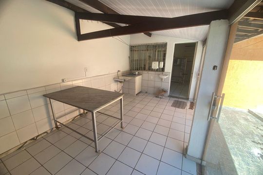 Área de serviço de casa para alugar com 2 quartos, 360m² em Centro, Betim