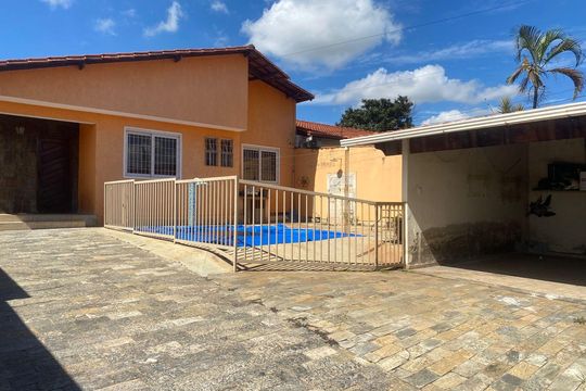 Área externa de casa para alugar com 2 quartos, 360m² em Centro, Betim