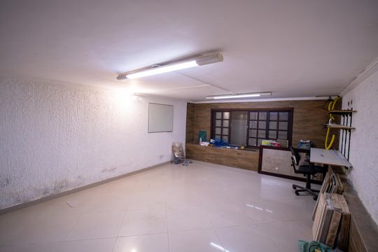 Cômodo subsolo de casa para alugar com 4 quartos, 250m² em Vila Tiradentes, São Paulo