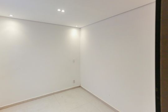 Quarto  de kitnet/studio à venda com 1 quarto, 27m² em Jardim Trussardi, São Paulo