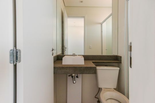 Banheiro de kitnet/studio à venda com 1 quarto, 25m² em Jardim Trussardi, São Paulo