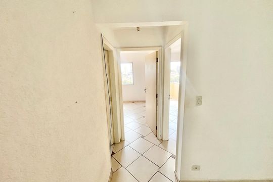 Corredor de apartamento à venda com 2 quartos, 74m² em Vila Vitorio Mazzei, São Paulo