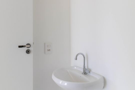 Banheiro de apartamento à venda com 2 quartos, 32m² em Guaianases, São Paulo