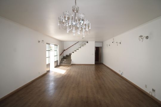 Casa para alugar com 6 quartos, 293m² em Jardim São Paulo, São Paulo