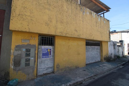 Fachada de casa para alugar com 1 quarto, 40m² em Jardim Nizia, São Paulo