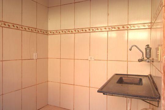 Cozinha de casa para alugar com 1 quarto, 40m² em Jardim Nizia, São Paulo