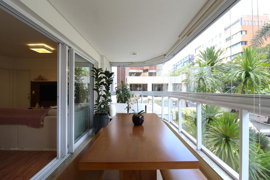 Varanda de apartamento à venda com 3 quartos, 120m² em Vila Olímpia, São Paulo