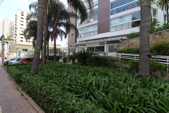 Fachada de apartamento à venda com 3 quartos, 120m² em Vila Olímpia, São Paulo