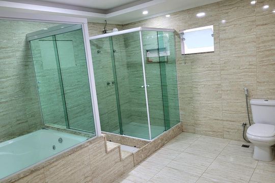 Banheiro de casa à venda com 3 quartos, 120m² em Itanhangá, Rio de Janeiro