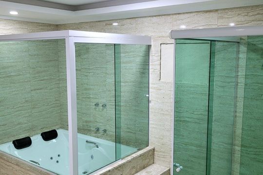 Banheiro de casa à venda com 3 quartos, 120m² em Itanhangá, Rio de Janeiro
