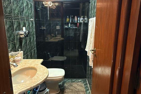 Banheiro de apartamento à venda com 3 quartos, 120m² em Vila Galvão, Guarulhos