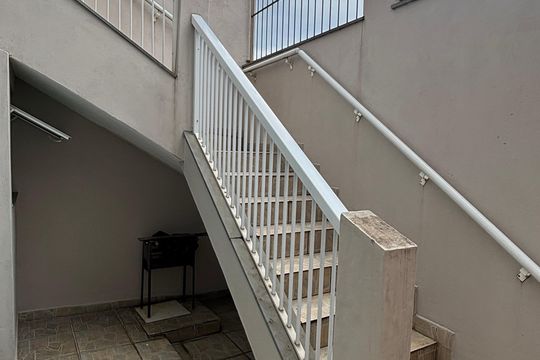Escada - Quintal de casa à venda com 3 quartos, 270m² em Centreville, Santo André