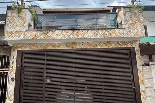 Fachada de casa à venda com 3 quartos, 270m² em Centreville, Santo André