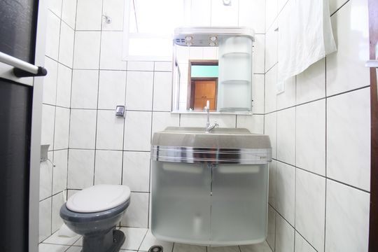 Banheiro  de apartamento à venda com 2 quartos, 62m² em Jardim Jussara, Taboão da Serra