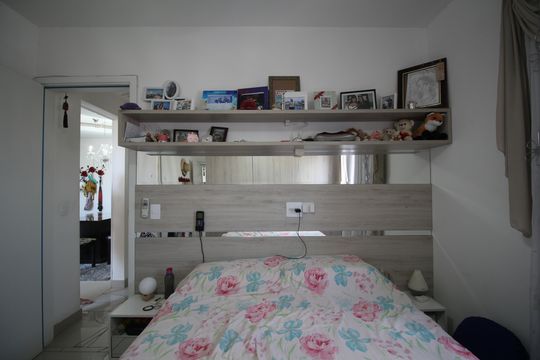 Quarto 1 de apartamento para alugar com 2 quartos, 44m² em Jardim Suina, Taboão da Serra