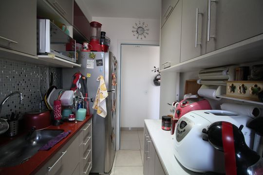 Cozinha de apartamento para alugar com 2 quartos, 44m² em Jardim Suina, Taboão da Serra