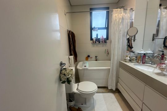 Banheiro da Suíte 1 de apartamento para alugar com 2 quartos, 112m² em Empresarial 18 do Forte, Barueri